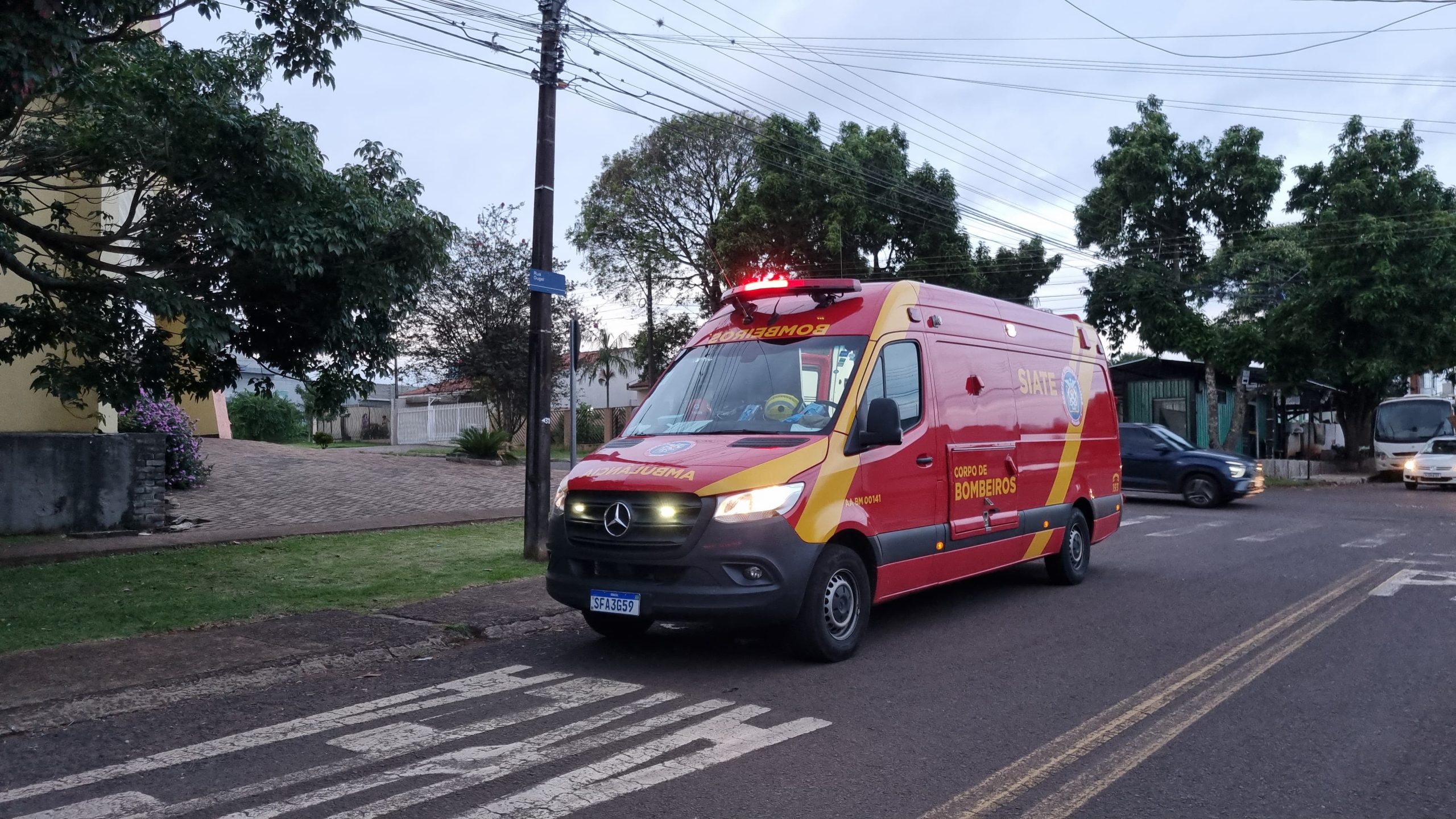 Rapaz de 24 anos fica ferido em acidente no Universitário