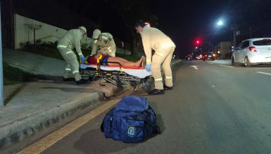 Imagem referente a Mulheres ficam feridas em acidente na Avenida Piquiri; motorista de carro envolvido se evadiu do local