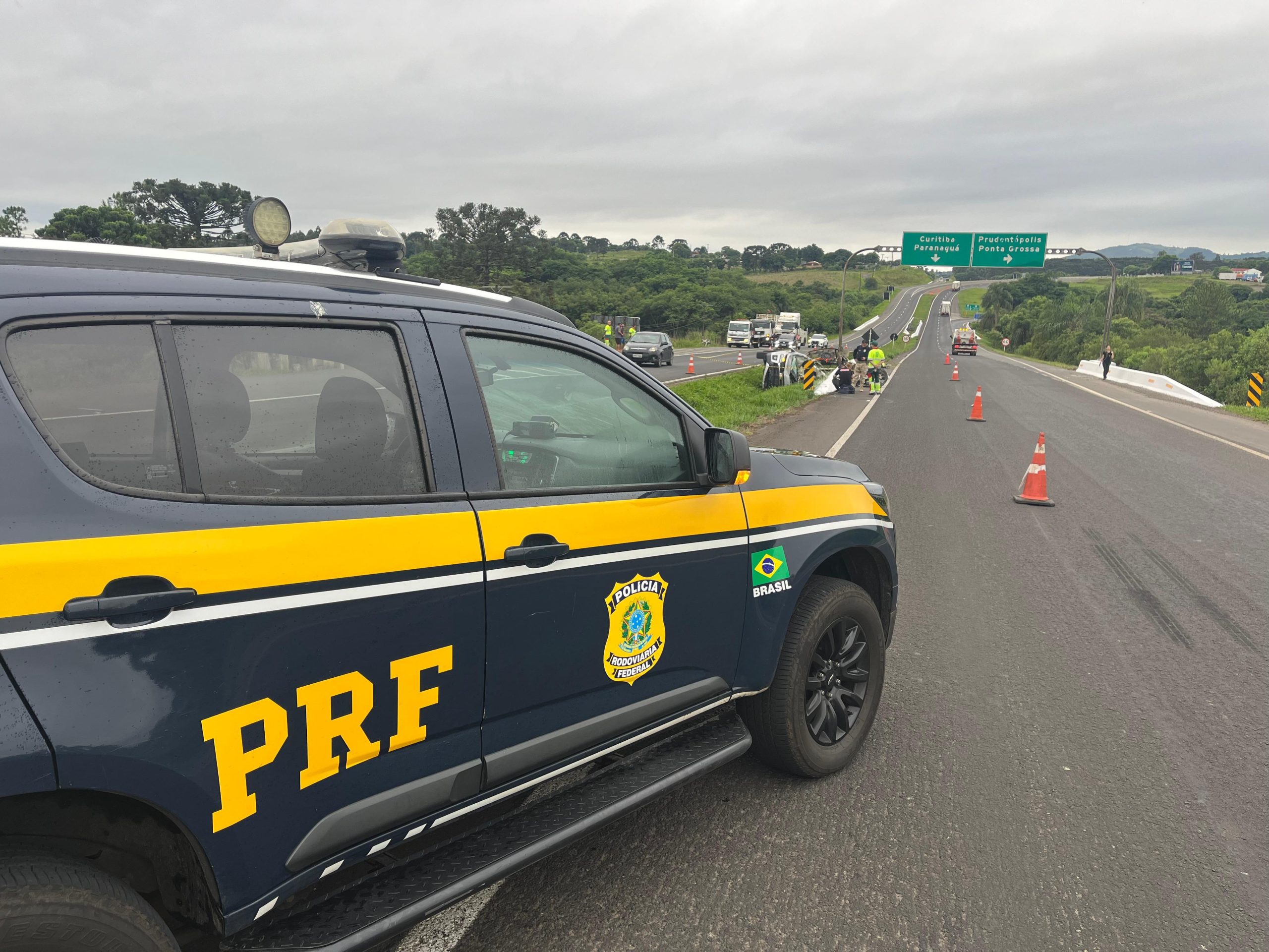 Carro com placas de Toledo se envolve em acidente com duas mortes na BR-277, em Prudentópolis