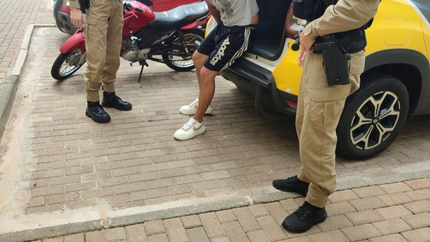 Dono encontra motocicleta que havia sido furtada e aciona PM