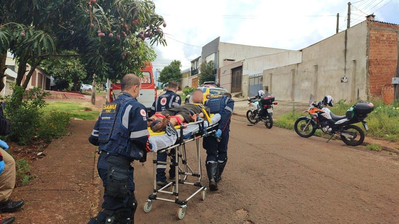 Homem em surto é contido pelas equipes do Samu e da Polícia Militar