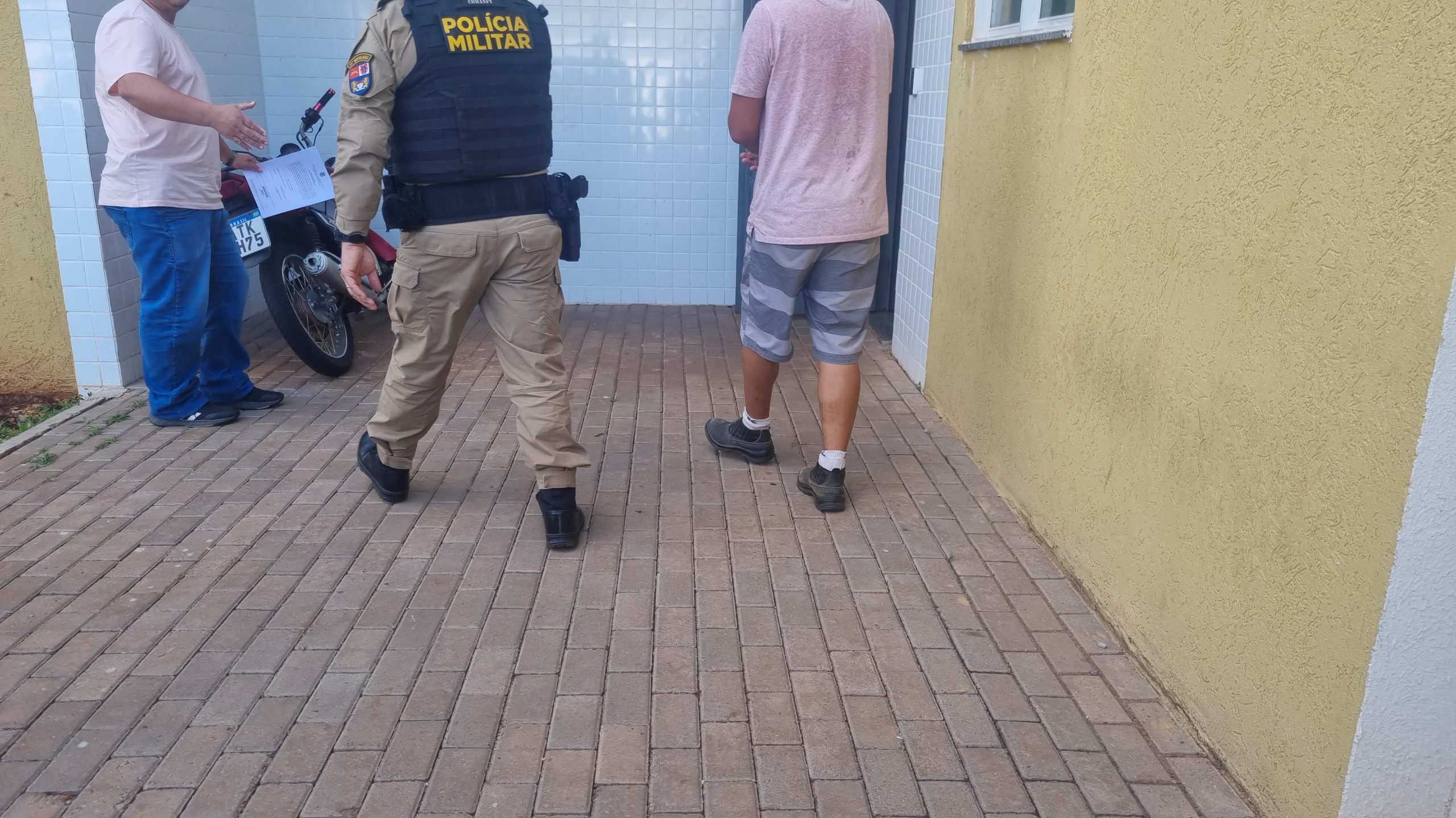 Homem é preso após ameaçar de morte a vizinha em Corbélia; uma arma foi apreendida Homem é preso após ameaçar de morte a vizinha em Corbélia; uma arma foi apreendida
