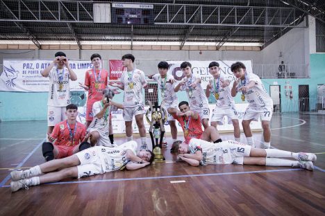 Imagem referente a Tuiuti Sub-15 conquista bicampeonato Paranaense e se prepara para Taça Brasil de Futsal