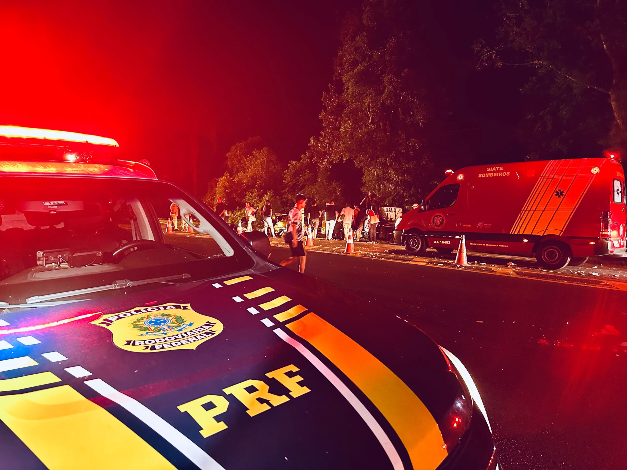 Descer Pra BC: Acidente na BR-277 deixa nove pessoas feridas Descer Pra BC: Acidente na BR-277 deixa nove pessoas feridas