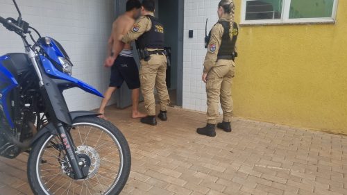 Imagem referente a Maria da Penha: Homem é detido pela Polícia Militar na Rua Fortaleza