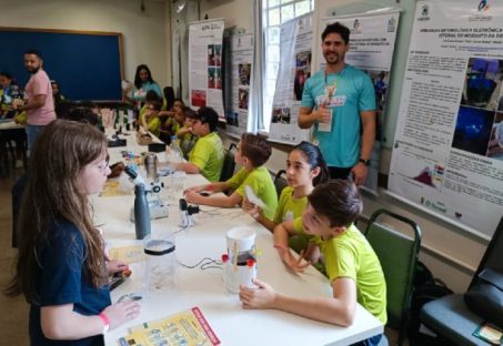 Imagem referente a DESTAQUE DA EDUCAÇÃO: Professor de Cascavel é premiado no FIciências Kids