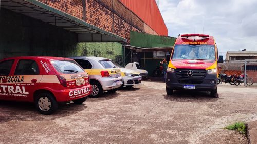 Imagem referente a Jovem fica ferida ao sofrer queda de moto em pista de Auto Escola