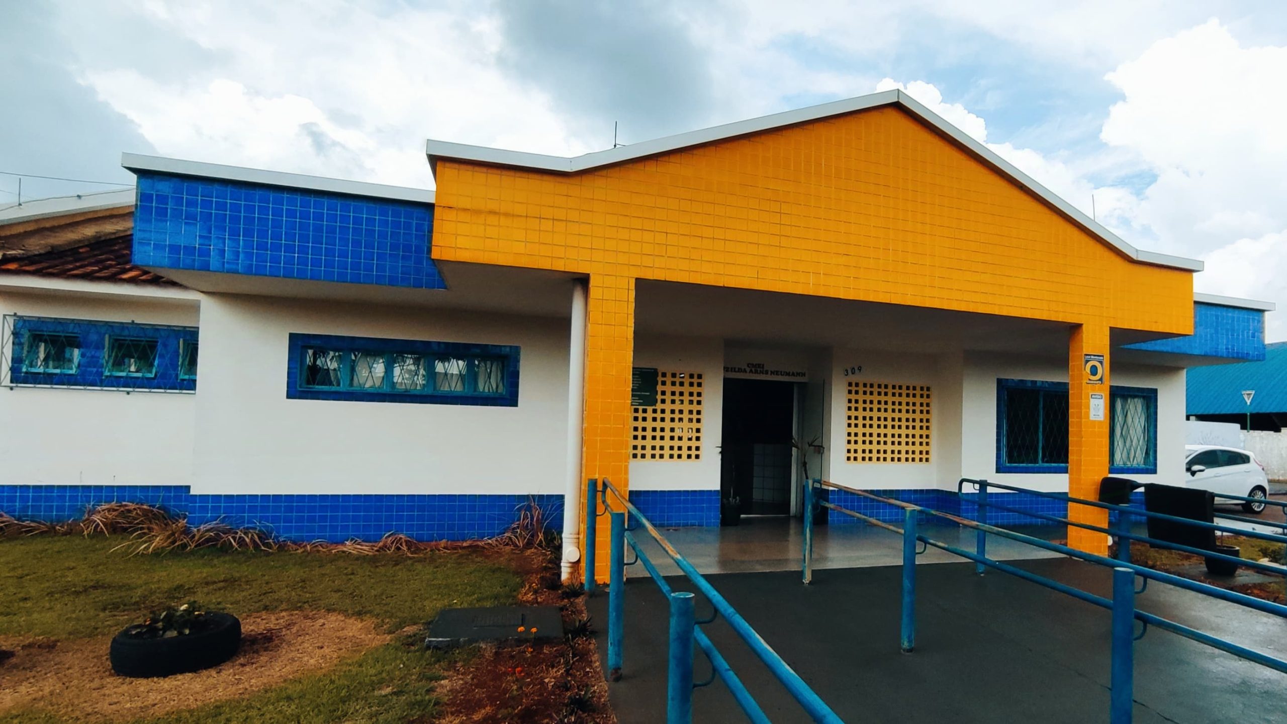 Menino de 3 anos sofre queda e é socorrido por bombeiros em CMEI