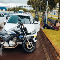 Imagem referente a Motociclista fica ferido ao ser atingido por carro na Avenida Tancredo Neves