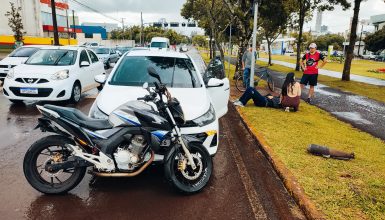 Imagem referente a Motociclista fica ferido ao ser atingido por carro na Avenida Tancredo Neves