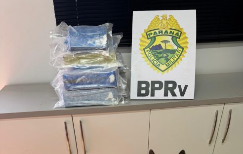 Imagem referente a Com auxílio de cão farejador, BPRv apreende maconha em ônibus