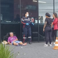 Imagem referente a Homem caído em via pública é socorrido pelo Samu no Centro de Cascavel