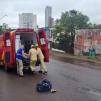 Imagem referente a Idosa tem lesão grave na cabeça após ser atropelada na Rua São Paulo