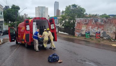 Imagem referente a Idosa tem lesão grave na cabeça após ser atropelada na Rua São Paulo