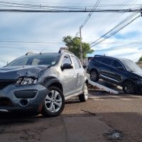 Imagem referente a Motoristas saem ilesos após forte acidente no Jardim Cristal