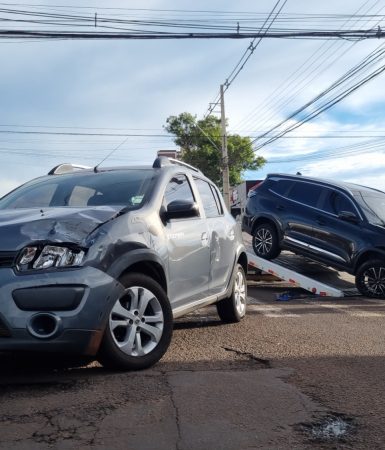 Imagem referente a Motoristas saem ilesos após forte acidente no Jardim Cristal