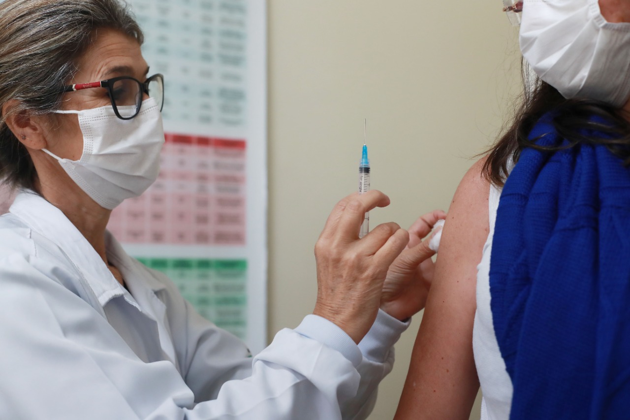 Cascavel recebe 170 doses de vacina contra covid-19 após escassez no município Cascavel recebe 170 doses de vacina contra covid-19 após escassez no município