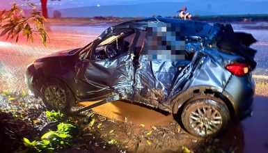 Imagem referente a “Curva do Caixão”: Motorista aquaplana carro, bate em árvore e morre; Mulher e filha sobrevivem