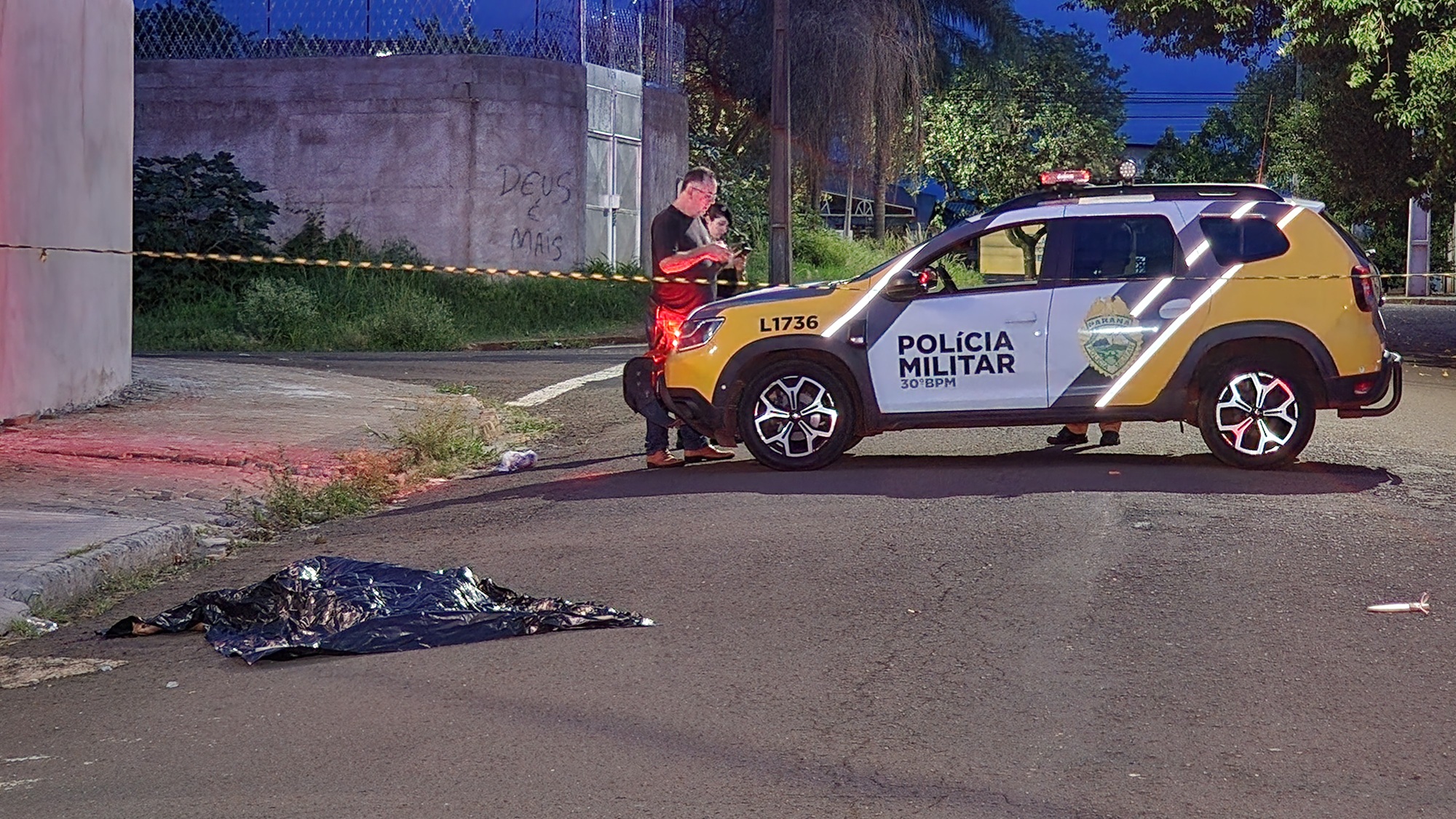 Jovem de 15 anos é morto a tiros e suspeita de gravidez da namorada aumenta drama