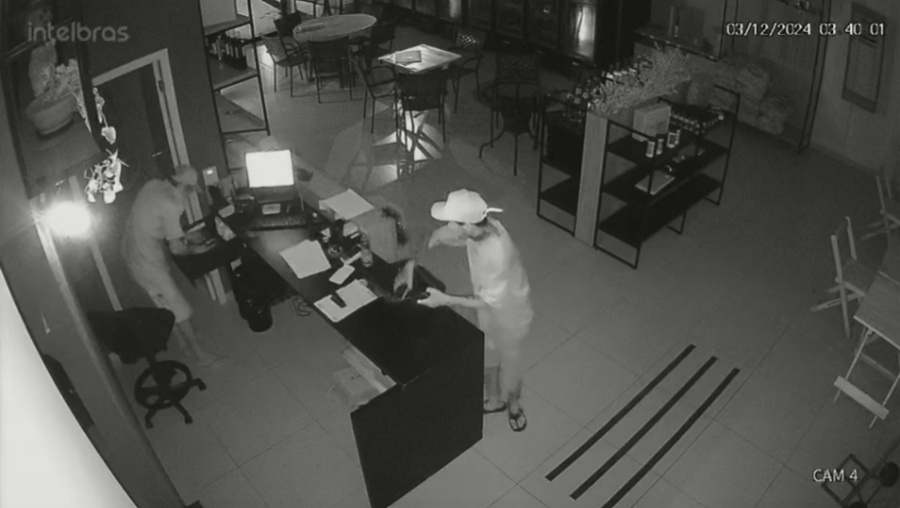 Criminosos invadem casa de carnes e fogem antes da chegada da polícia