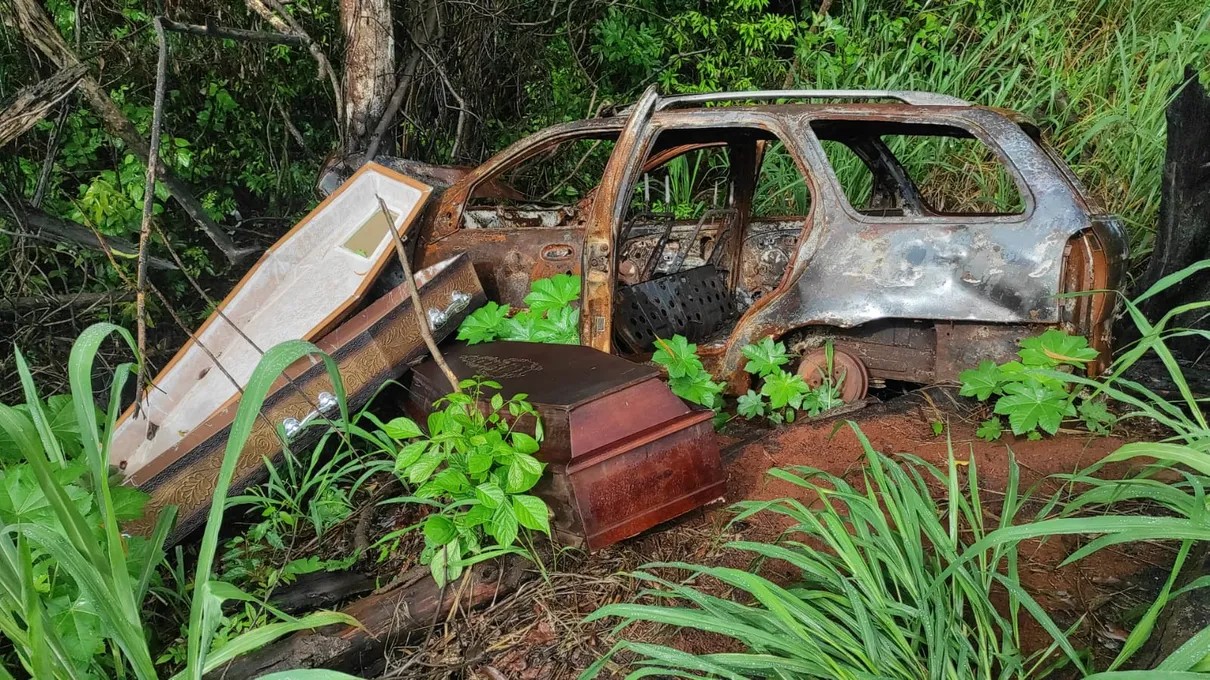 Macabro: Caixões são encontrados às margens da rodovia PR-170