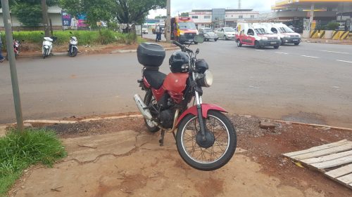 Imagem referente a Motociclista fica ferido ao colidir com Voyage no bairro Universitário