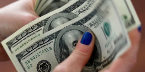 Imagem referente a Dólar cai pela primeira vez em quatro dias e fecha a R$ 6,05