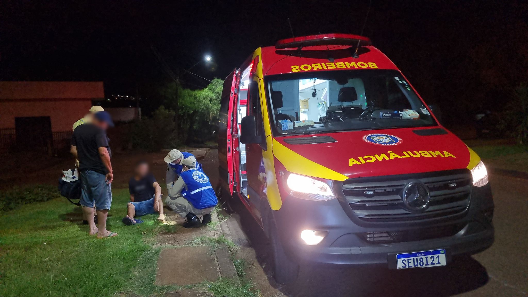 Homem fica ferido ao cair de cabeça na calçada no bairro Morumbi