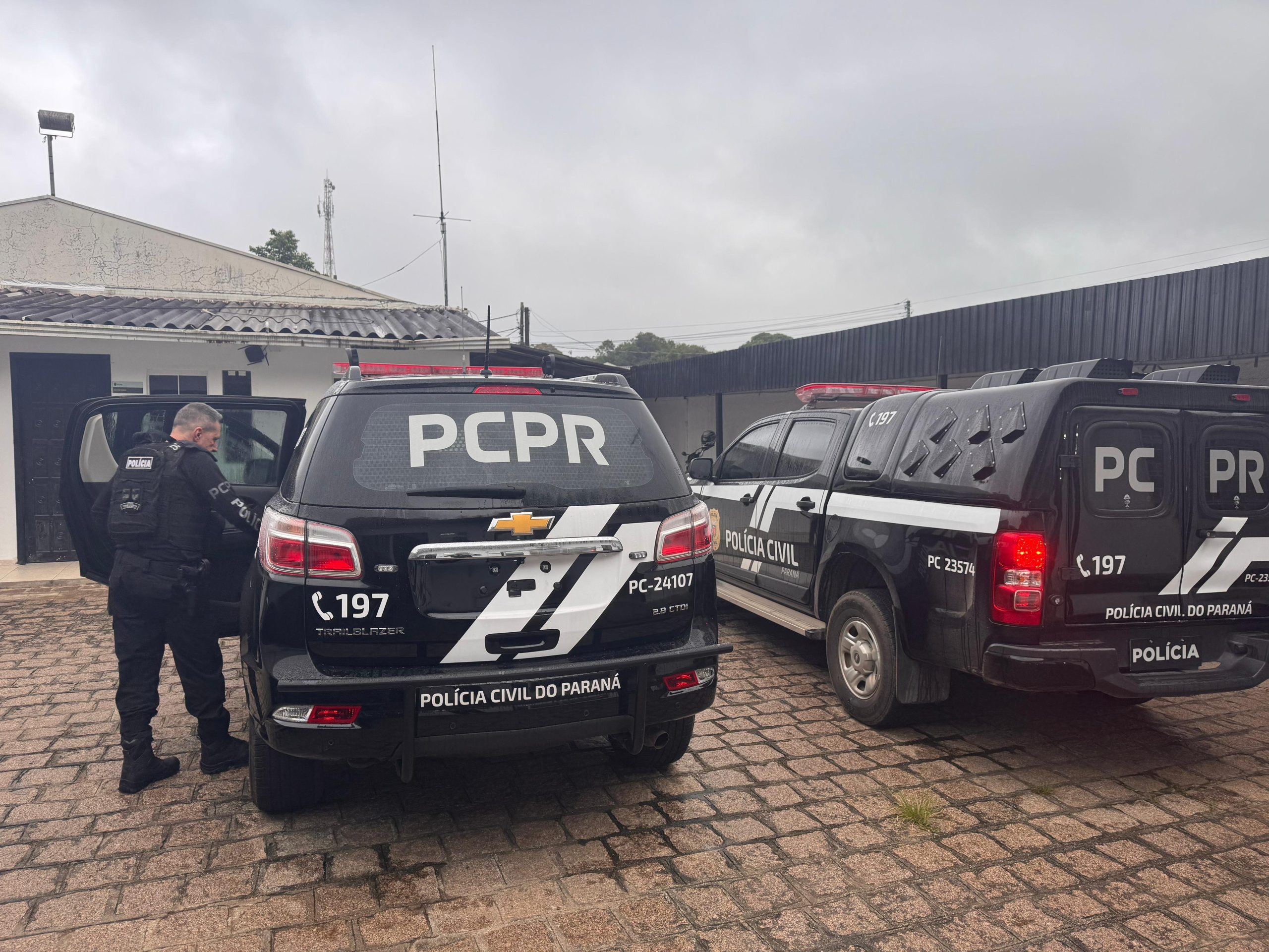 PCPR prende dois suspeitos de tentativa de homicídio e tráfico de drogas em Piraquara