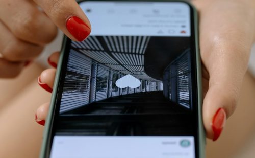 Imagem referente a Golpe no Instagram: Empresária de Cascavel ganha ação contra rede social