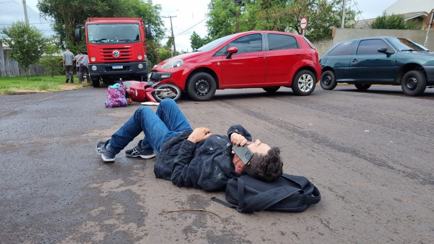 Motociclista fica ferido após colisão com carro na Vila Tolentino