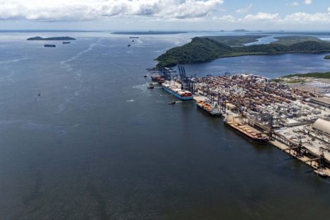 Imagem referente a Com fim de derrocagem, Porto de Paranaguá amplia produtividade com calado de 13,1 metros