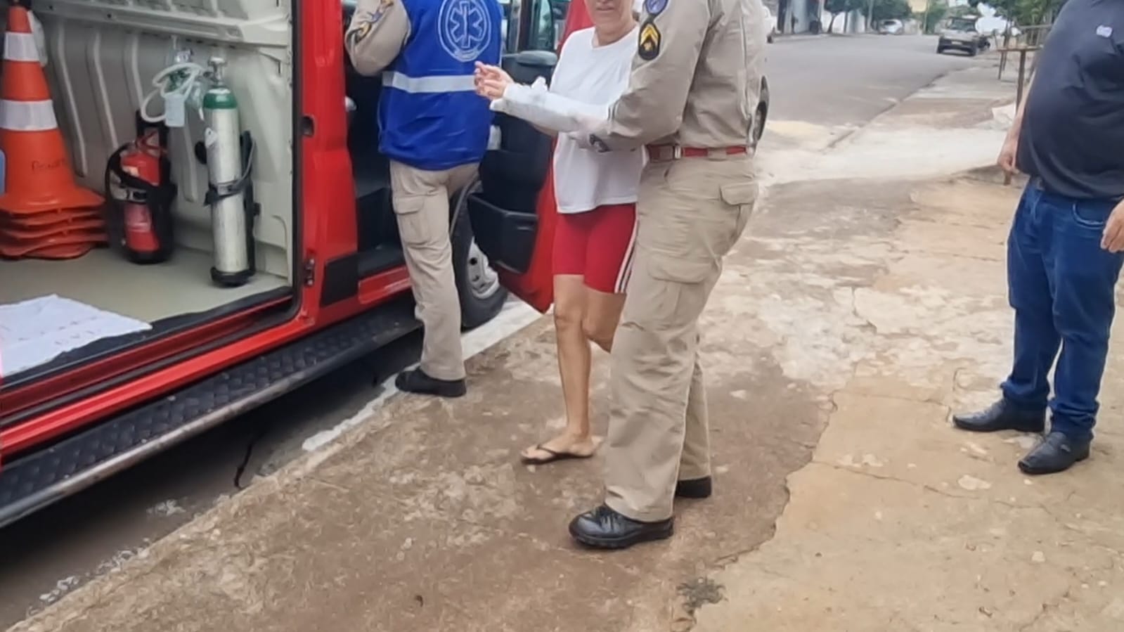Mulher quebra o braço ao sofrer queda no Parque dos Ipês