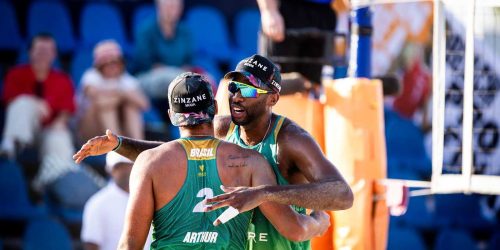 Imagem referente a Evandro e Arthur vencem estreia no Finals do vôlei de praia mundial