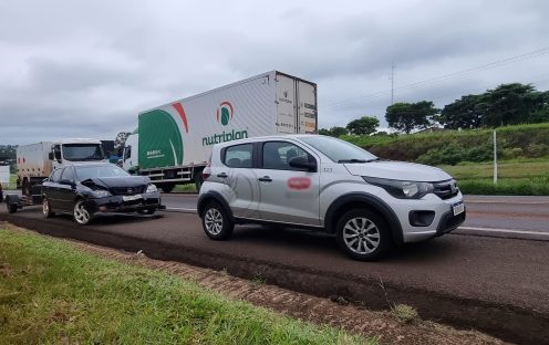 Imagem referente a Fiat Mobi e Chevrolet Astra colidem na BR-277, em Cascavel