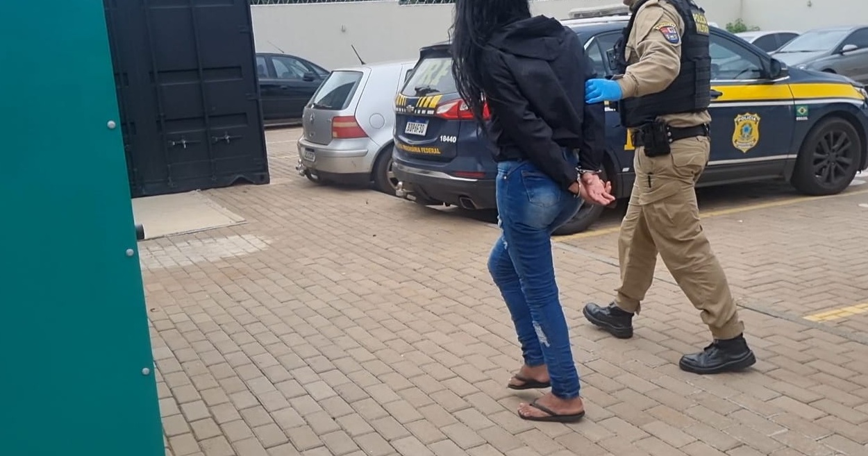 Mulher trans é detida após furto de celular em Cascavel