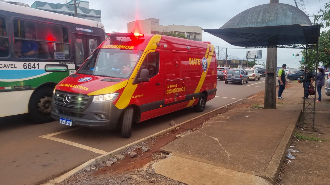 Motociclista de 18 anos fica ferido em acidente na Avenida Carlos Gomes Motociclista de 18 anos fica ferido em acidente na Avenida Carlos Gomes
