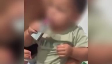 Imagem referente a Absurdo: Bebê de 11 meses é filmado fumando cigarro eletrônico oferecido pela tia