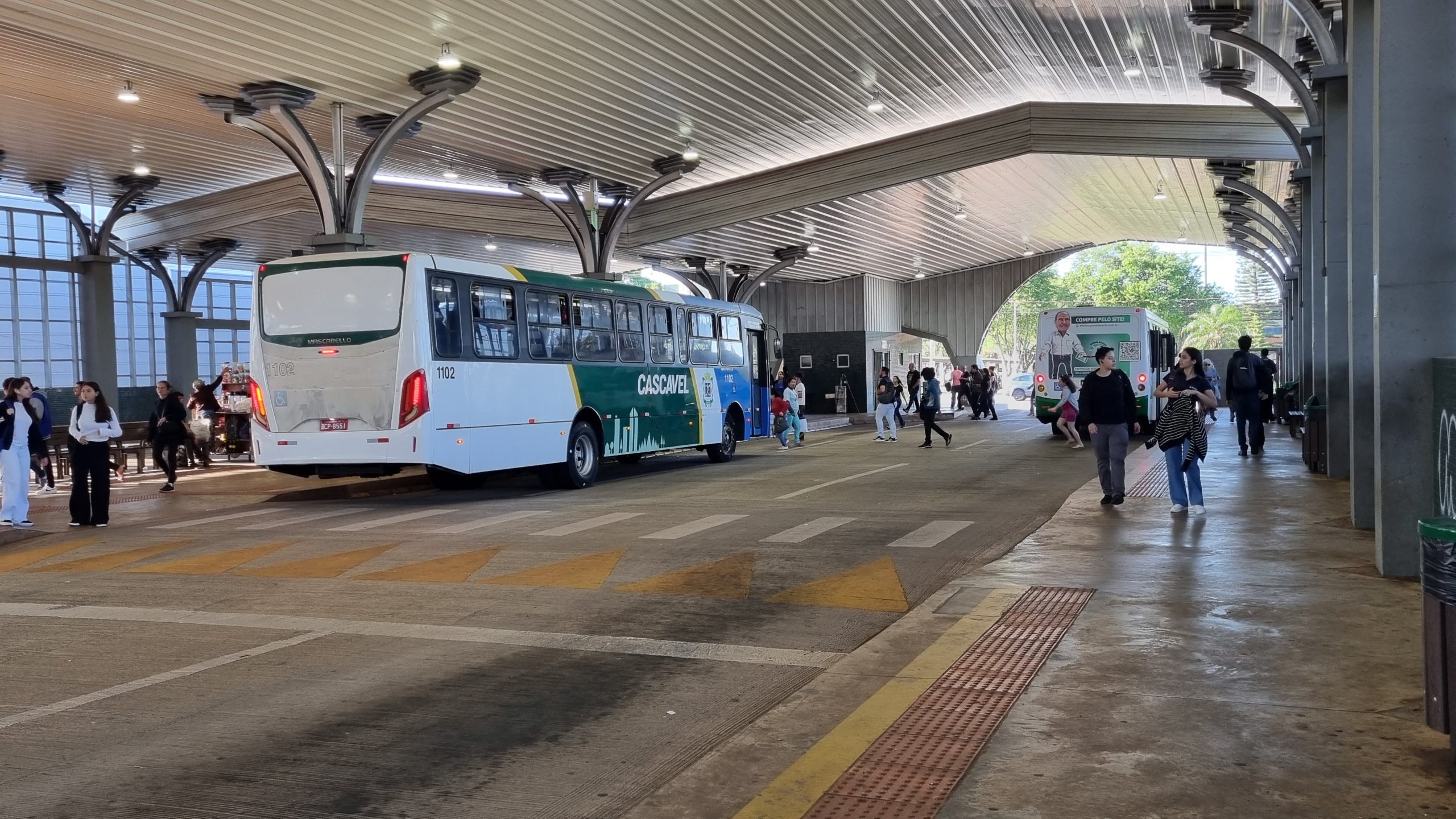 Após assembleia de trabalhadores, ônibus voltam a circular em Cascavel: greve à vista? Após assembleia de trabalhadores, ônibus voltam a circular em Cascavel: greve à vista?