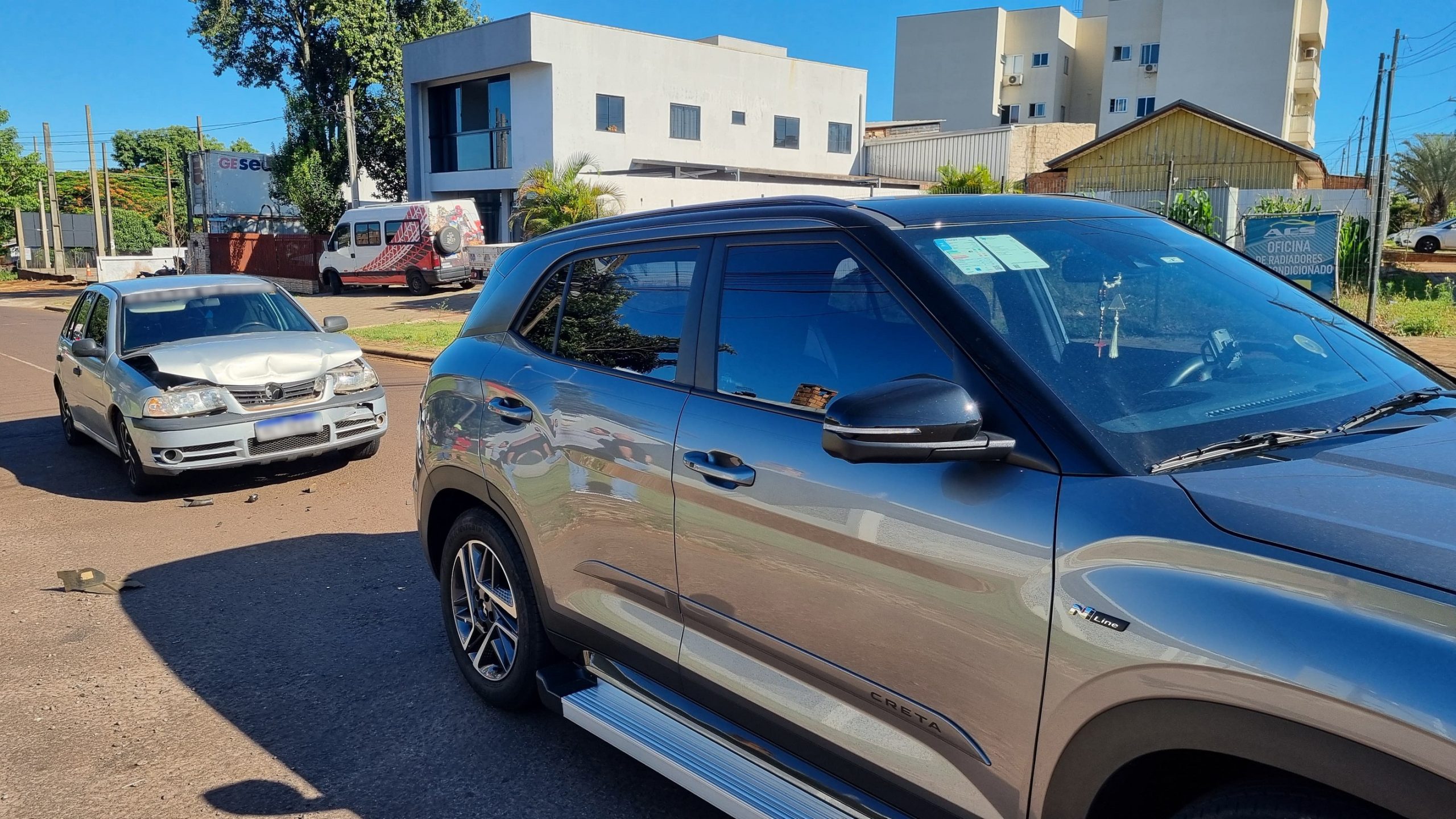 Mais um acidente é registrado no Alto Alegre, desta vez envolvendo três carros Mais um acidente é registrado no Alto Alegre, desta vez envolvendo três carros