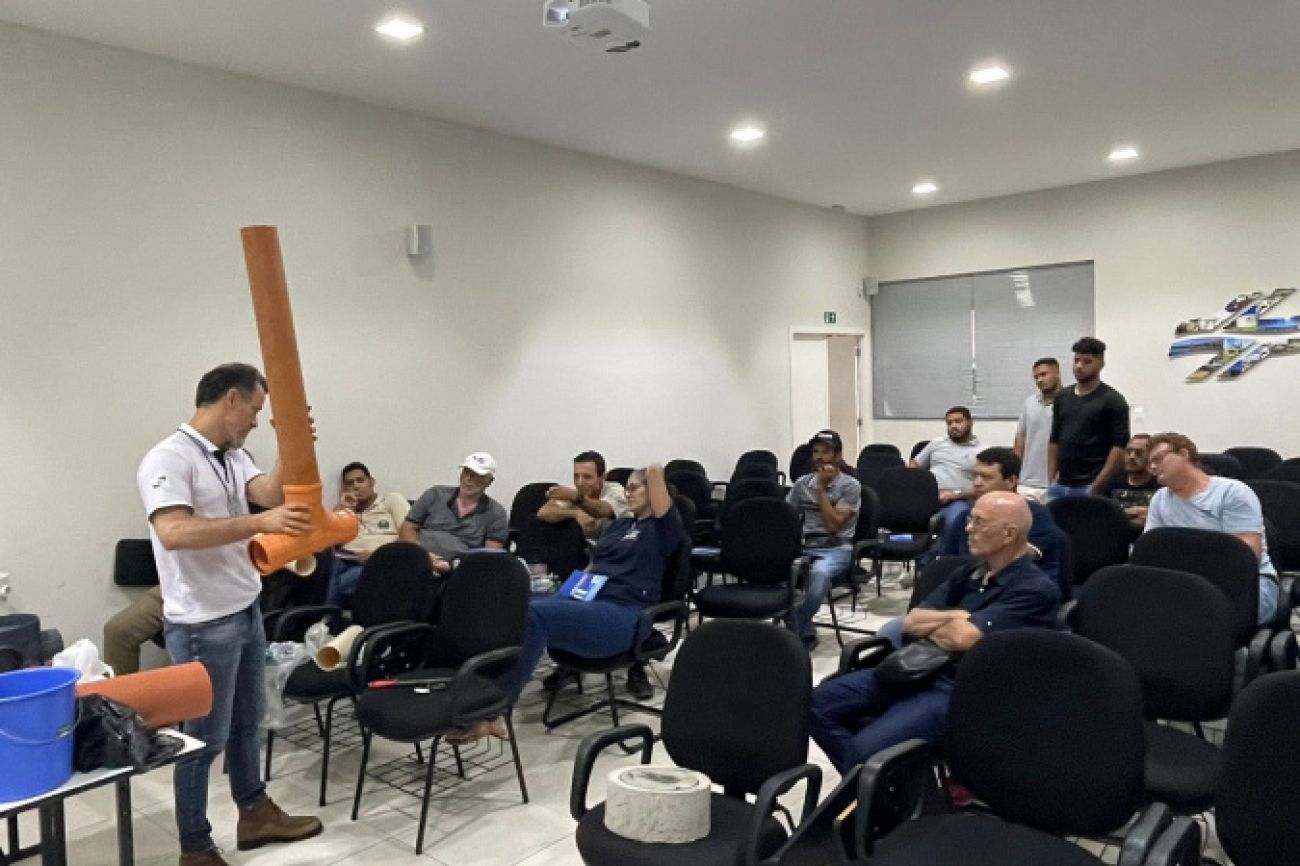 Sanepar faz capacitação de interligação predial de esgoto para mais de 480 profissionais Sanepar faz capacitação de interligação predial de esgoto para mais de 480 profissionais