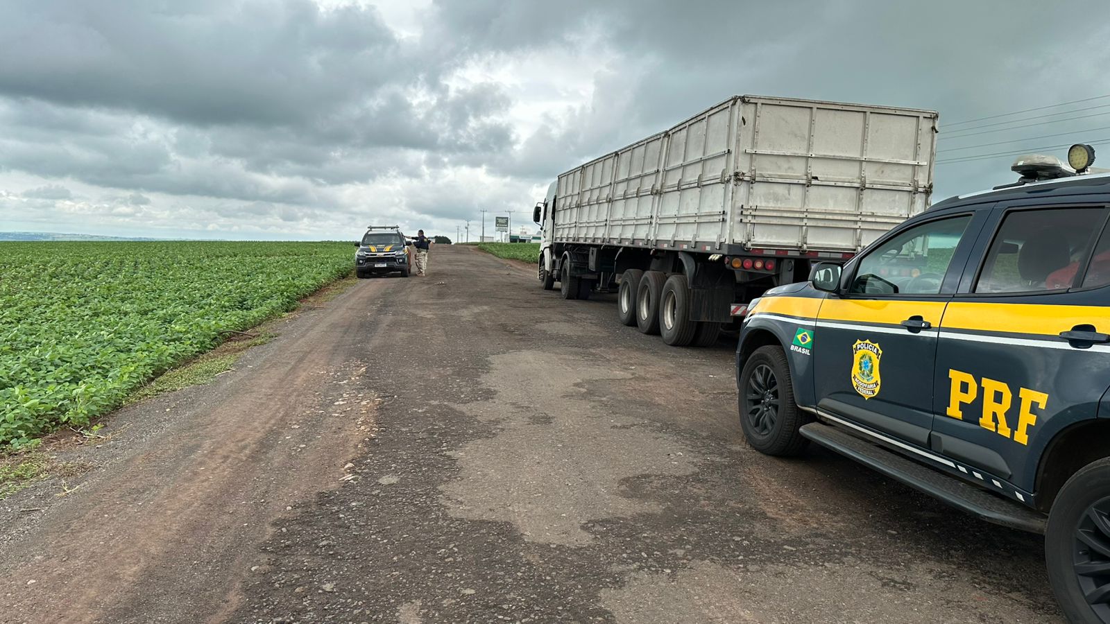 PRF apreende mais de 200 quilos de cocaína na região Londrina PRF apreende mais de 200 quilos de cocaína na região Londrina