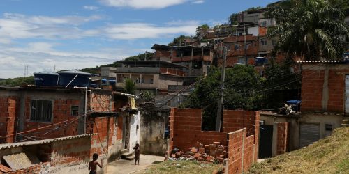 Imagem referente a Senado aprova recursos para regularizar favelas e áreas de invasão