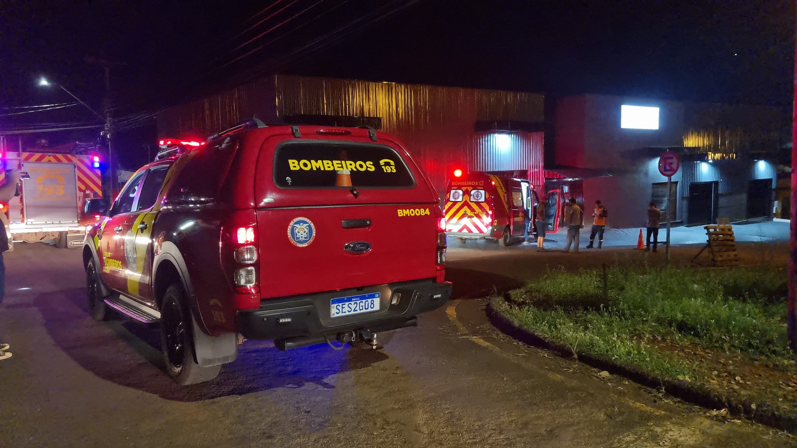 Trabalhador cai de elevador e é hospitalizado com múltiplas fraturas