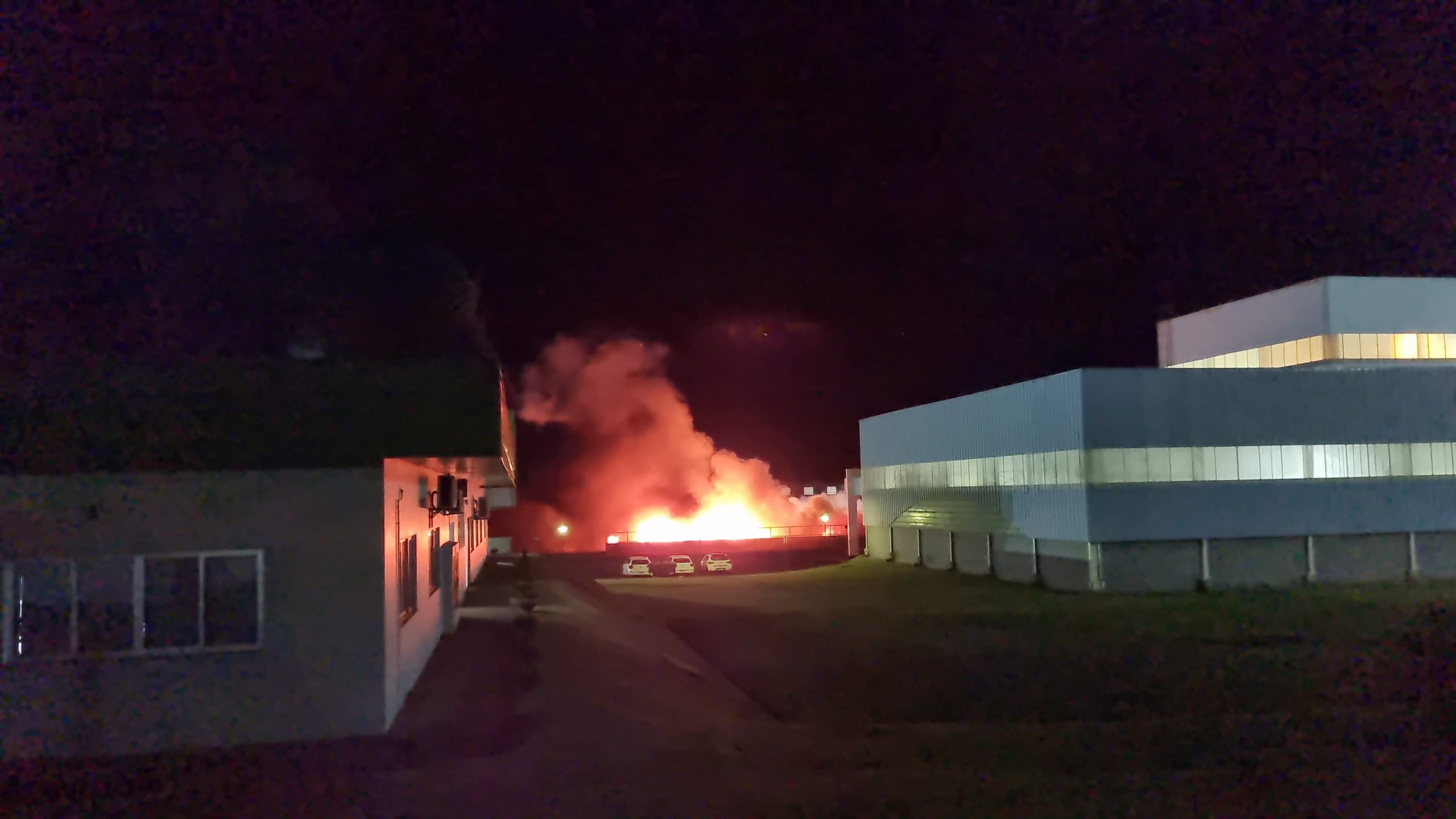 Fábrica de velas foi completamente destruída, mas trabalho rápido preservou barracão que produz roupas infantis Imagem referente a Fábrica de velas foi completamente destruída, mas trabalho rápido preservou barracão que produz roupas infantis