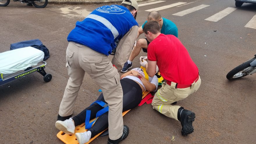 Colisão entre três veículos deixa duas pessoas feridas na Rua Pio XII