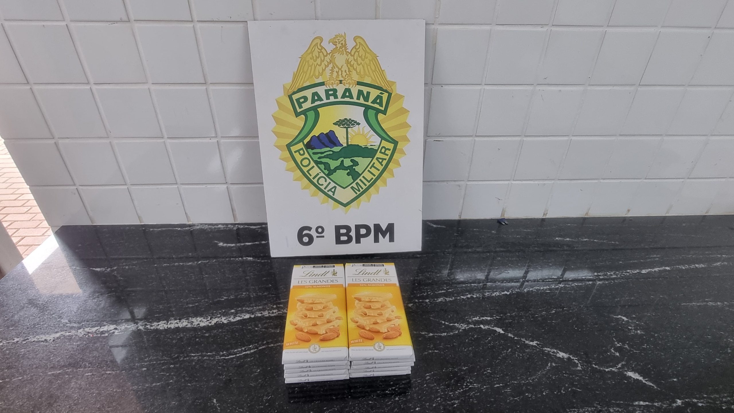 Ladrão 'enjoado' é flagrado furtando chocolates em supermercado