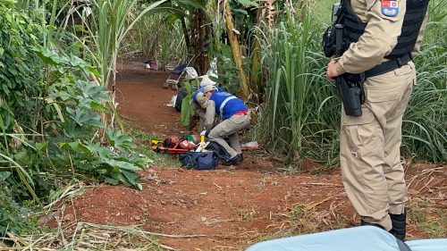 Imagem referente a Mulher sofre tentativa de assassinato com pedradas após esfaquear homem no bairro Canadá