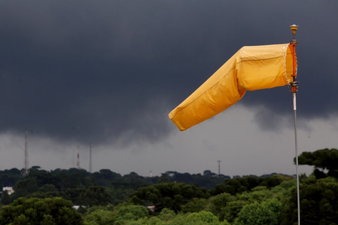 Defesa Civil alerta para risco de fortes tempestades de sábado até segunda-feira Defesa Civil alerta para risco de fortes tempestades de sábado até segunda-feira