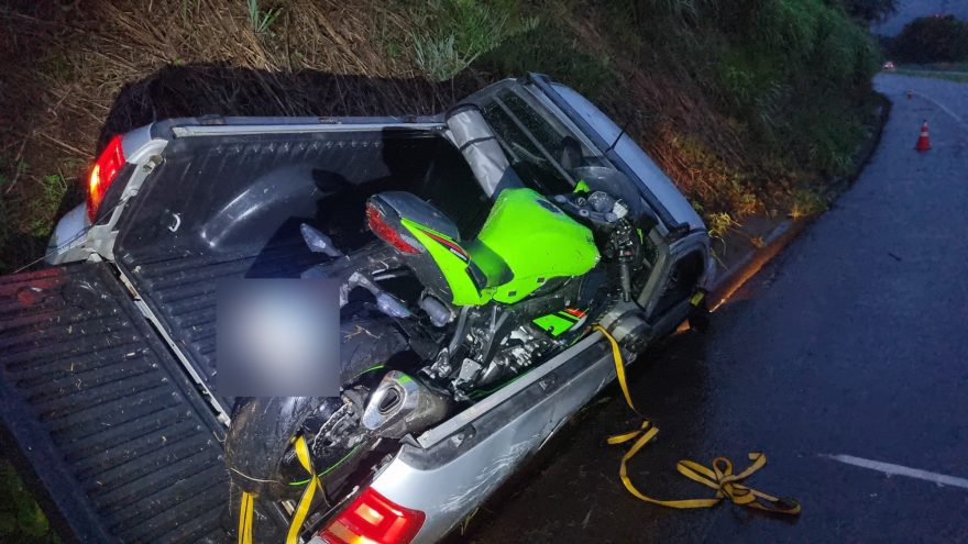 Susto na BR-163: Saveiro aquaplana, atravessa pista e motorista sai ileso